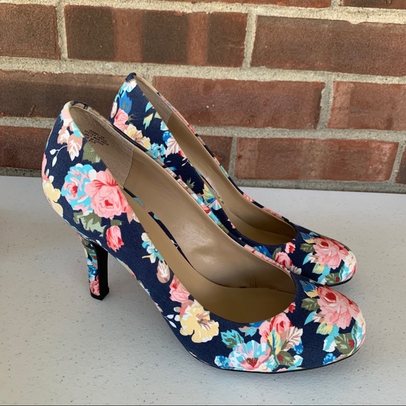Kelly & Katie Shoes - Kelly & Katie Isabel floral round toe pump mint